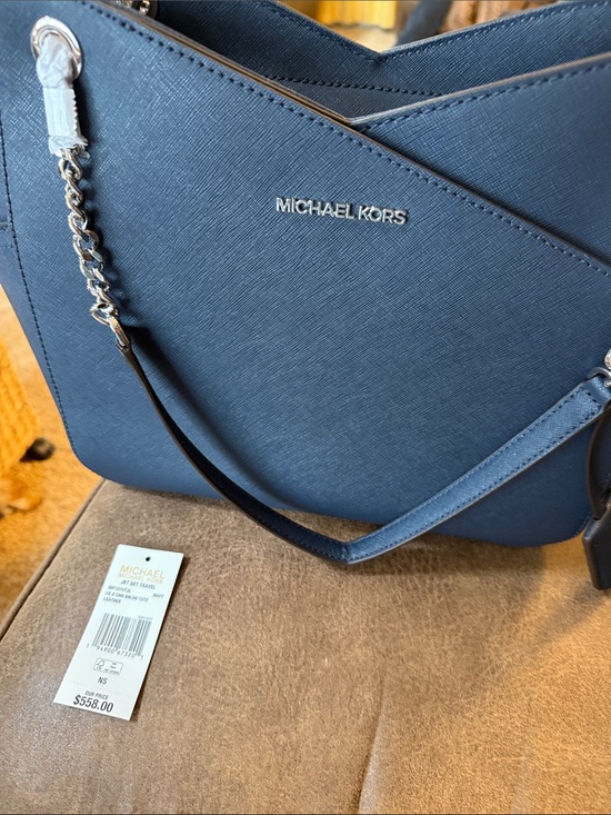 Michael Kors Handbags - Michael Kors Jet Set Travel Tote